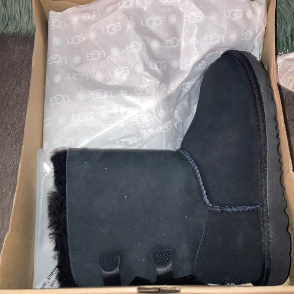 Black Uggs size 4 (brand new) - Picture 3 of 5